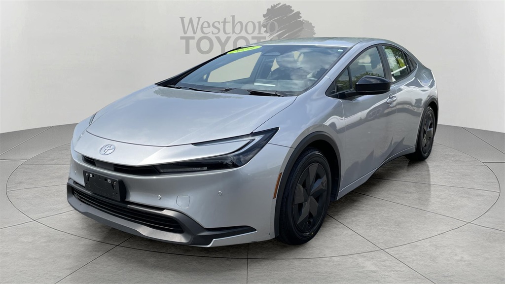2024 Toyota Prius LE photo 3