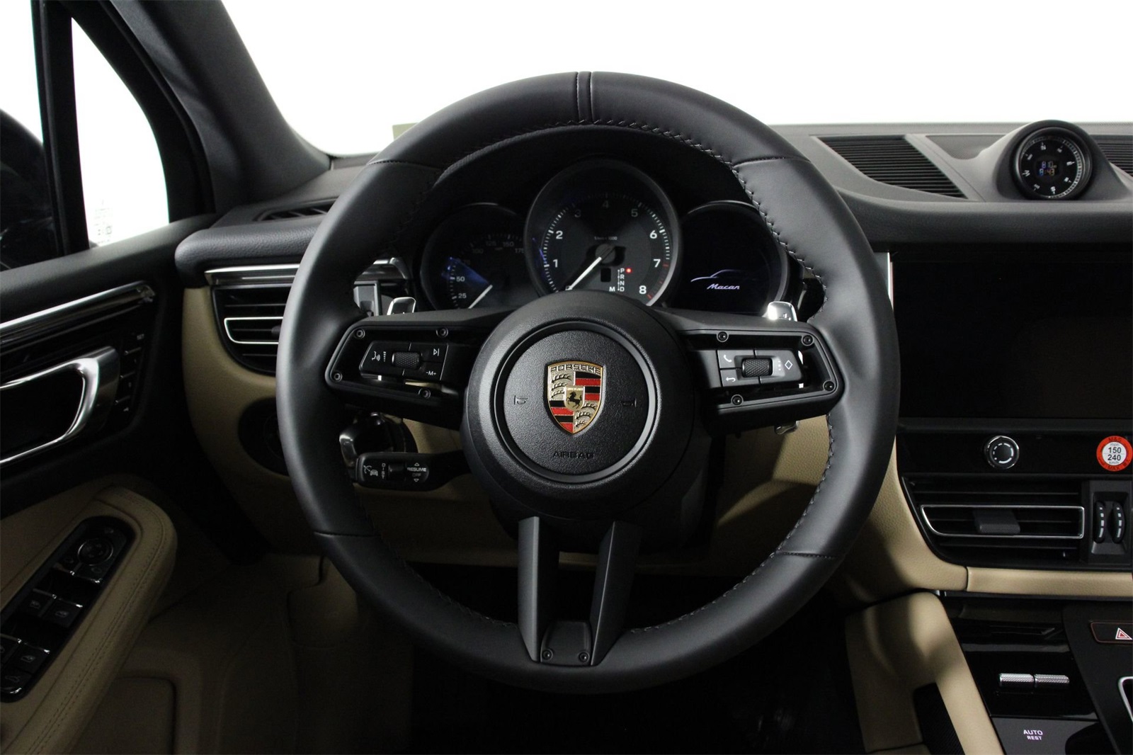 2025 Porsche Macan T photo 12