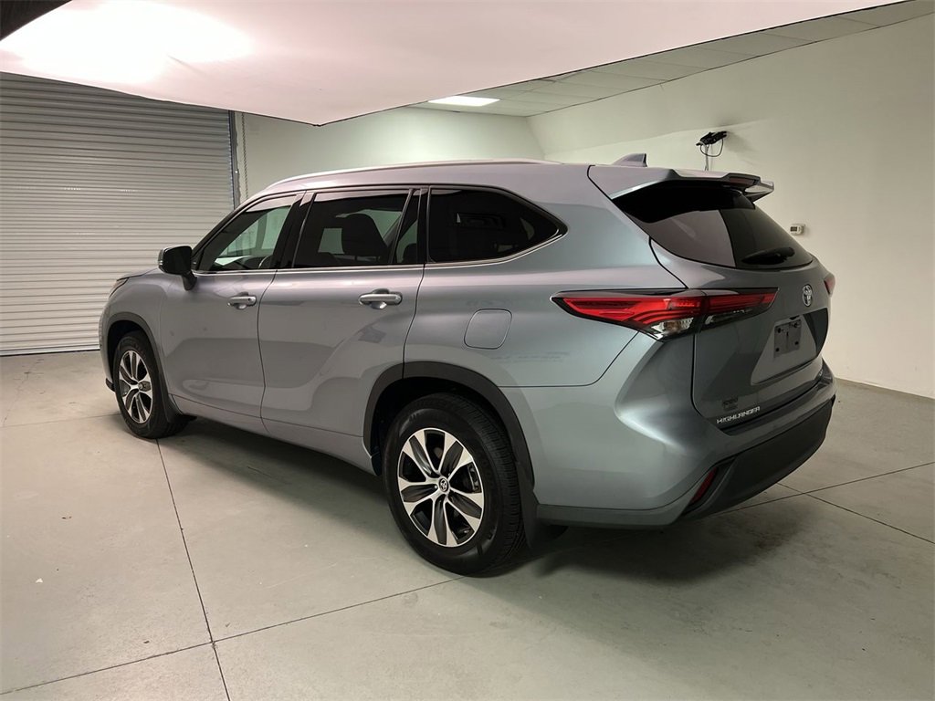 2021 Toyota Highlander XLE photo 6