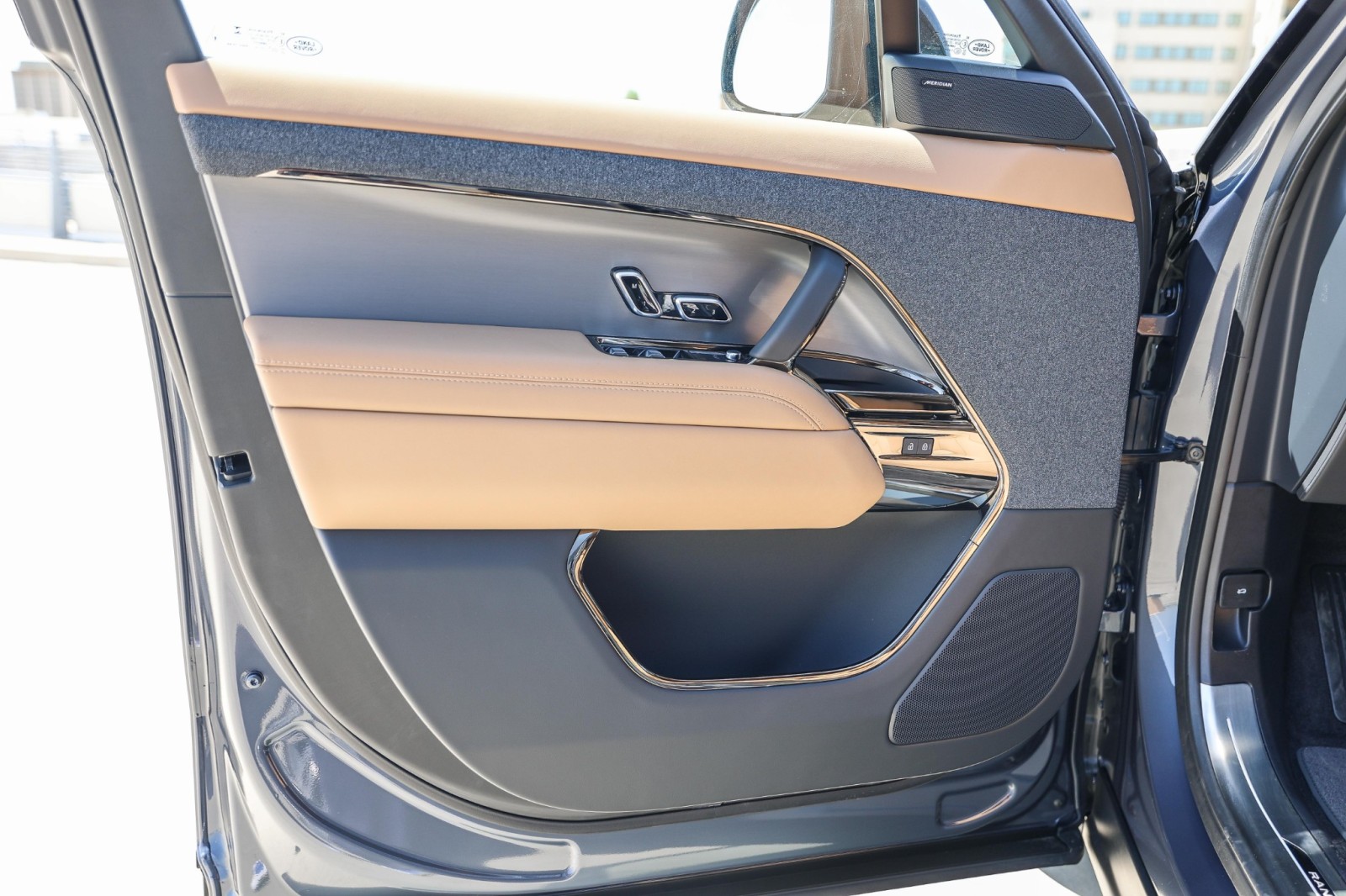 2025 Land Rover Range Rover Sport SE photo 19