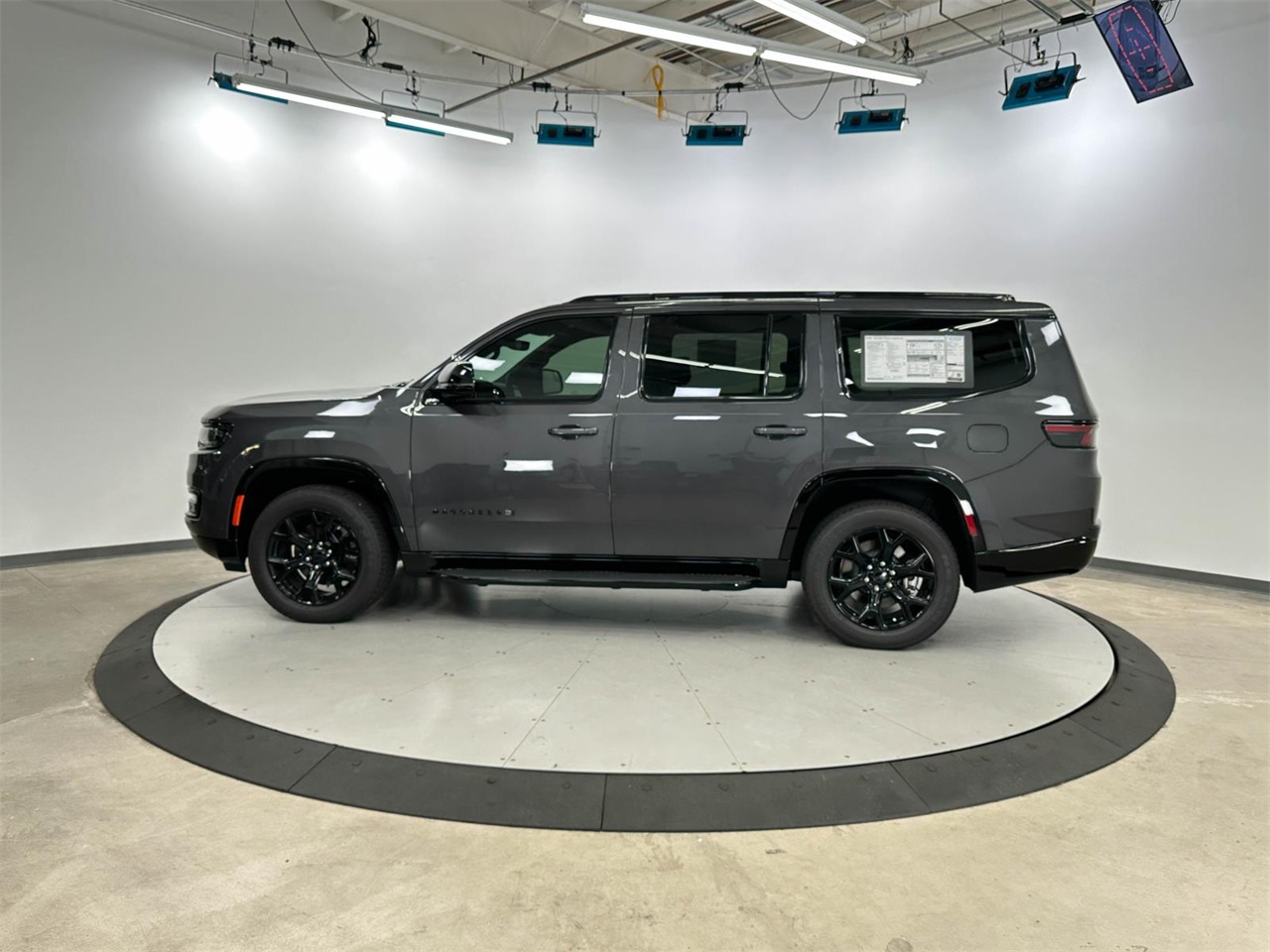 2025 Jeep Wagoneer Series II Carbide photo 5