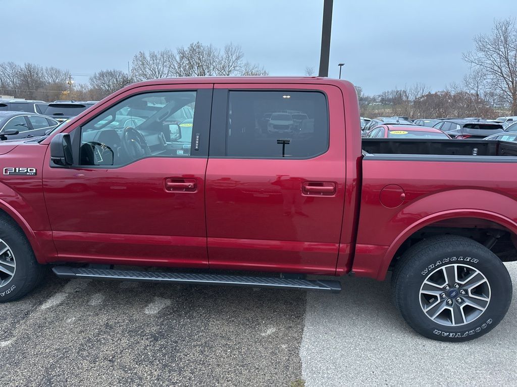 2016 Ford F-150 XLT photo 2