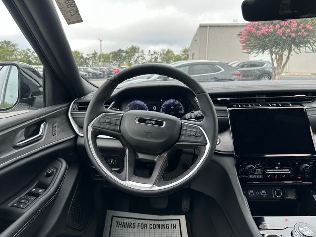 2025 Jeep Grand Cherokee Limited photo 17