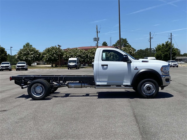 2024 Ram 5500 Tradesman photo 2