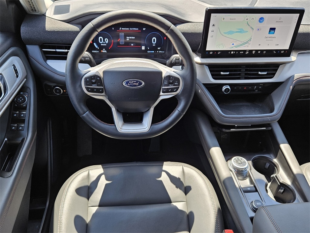 2025 Ford Explorer photo 6