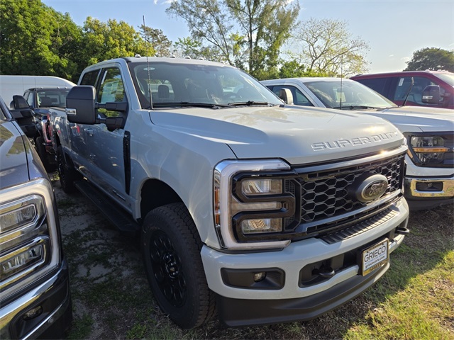 2025 Ford F-250 XLT photo 2