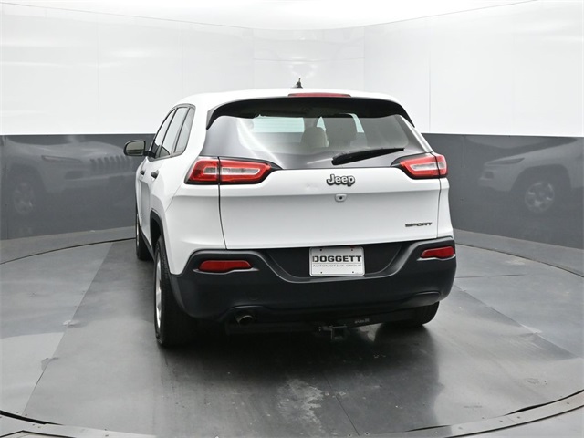 2015 Jeep Cherokee Sport photo 4