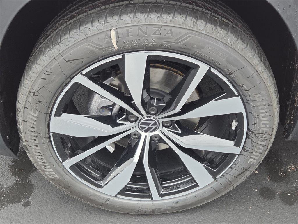 2026 Volkswagen Atlas Cross Sport SEL Premium R-Line photo 3