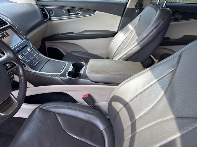 2019 Lincoln Nautilus Reserve photo 16