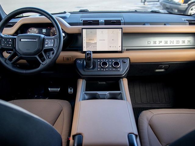 2025 Land Rover Defender 110 V8 photo 11