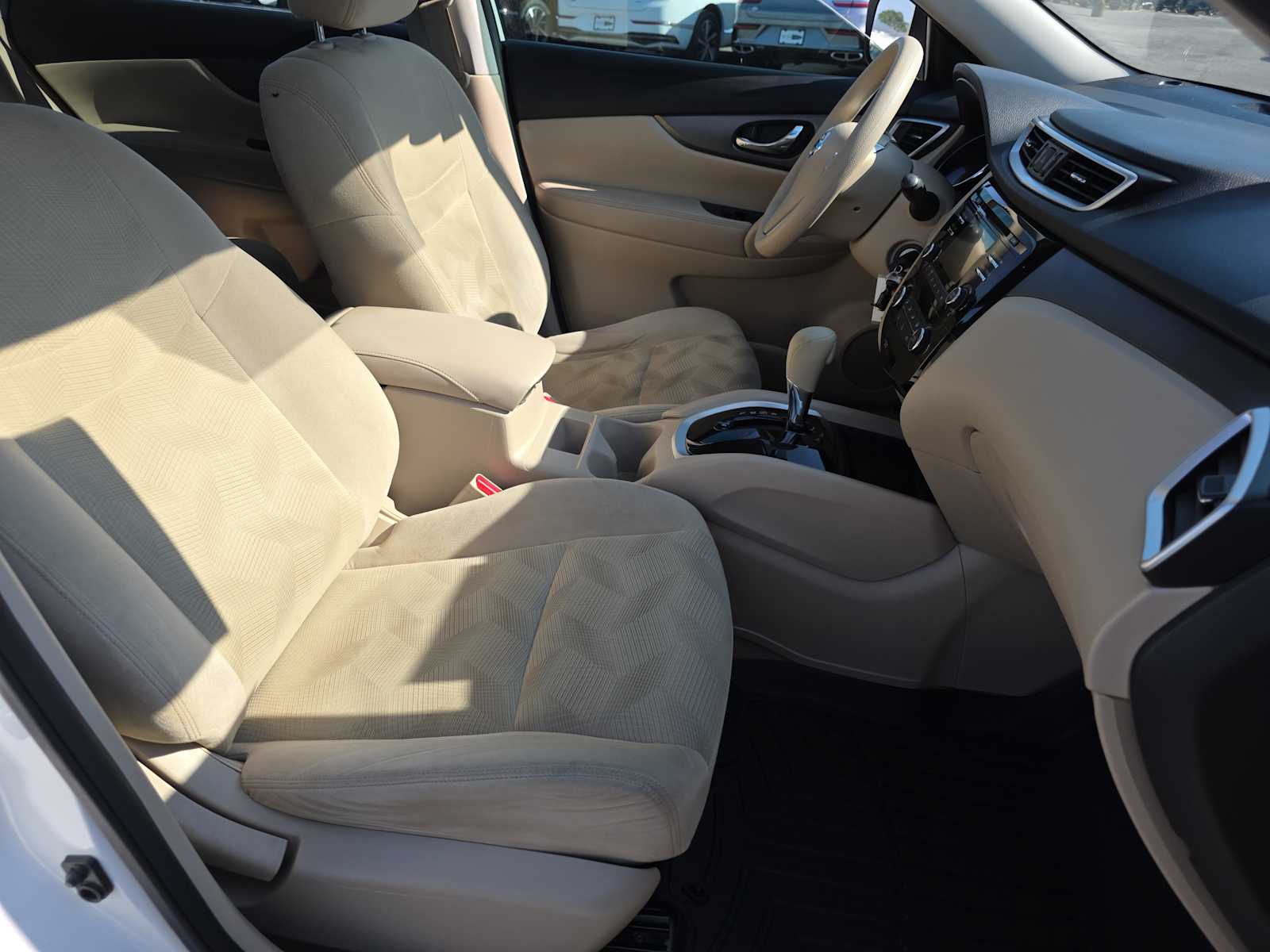 2015 Nissan Rogue S photo 24