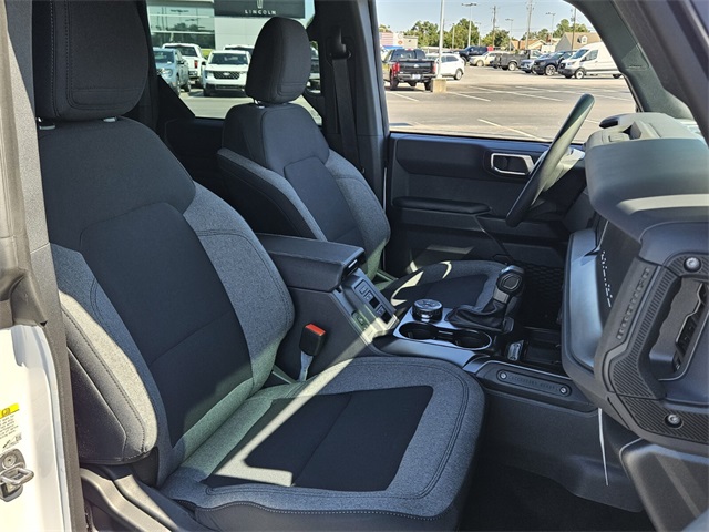 2025 Ford Bronco Base photo 16