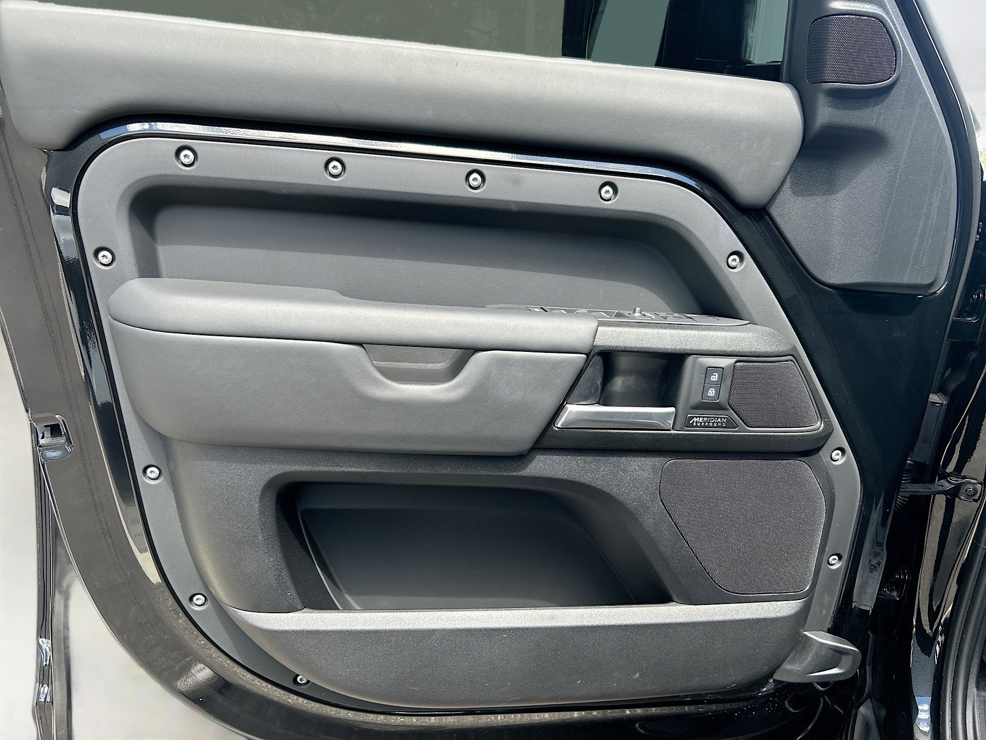 2025 Land Rover Defender 130 X photo 10