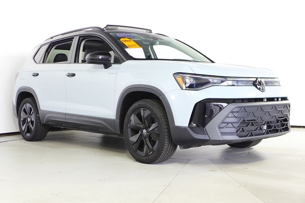 2025 Volkswagen Taos SE photo 3