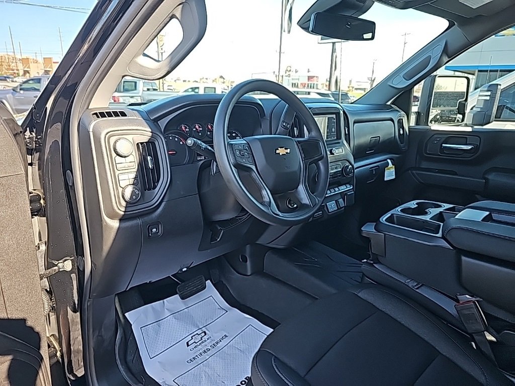 2026 Chevrolet Silverado 2500HD Custom photo 4