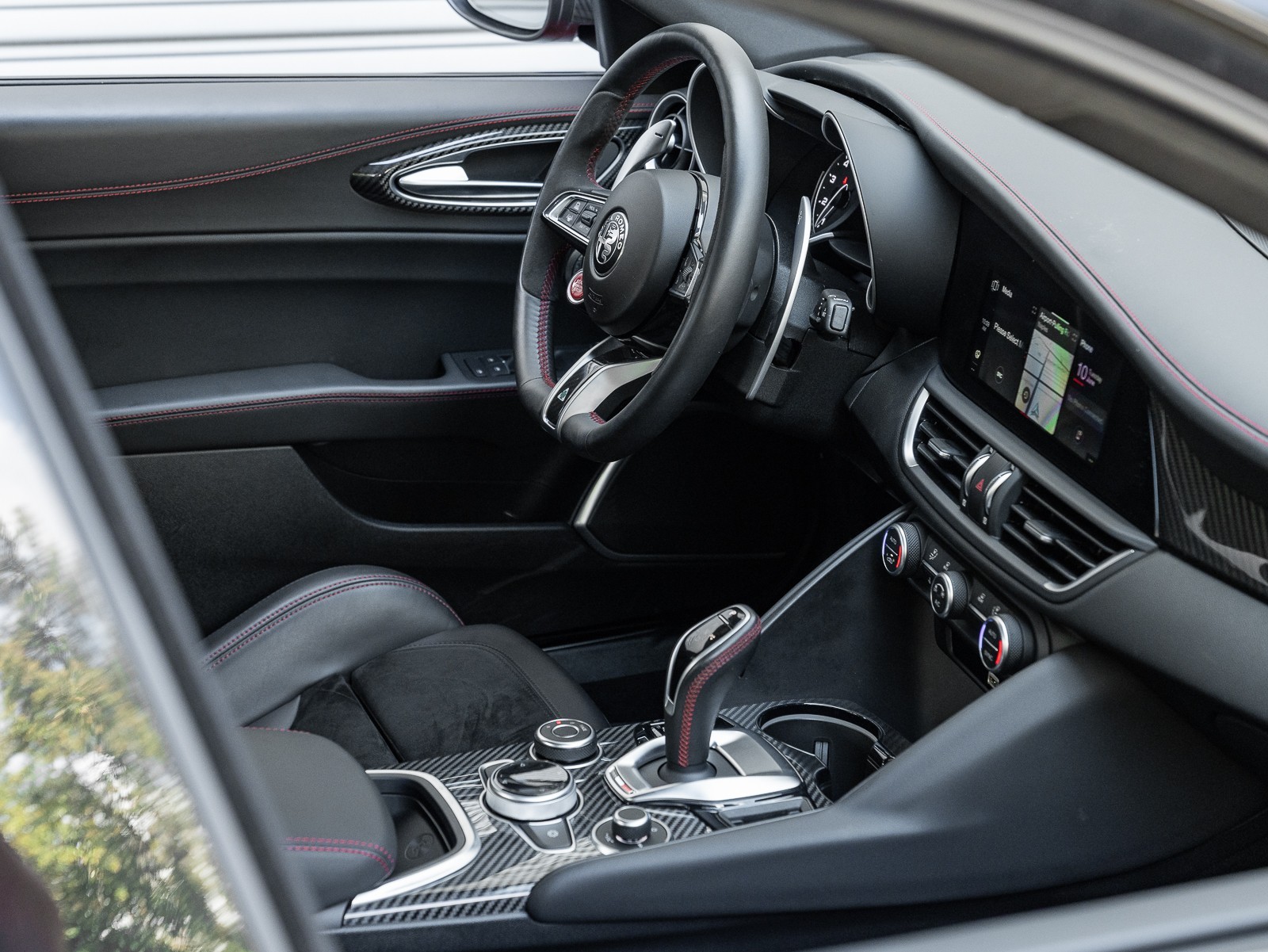 2020 Alfa Romeo Giulia Quadrifoglio photo 28