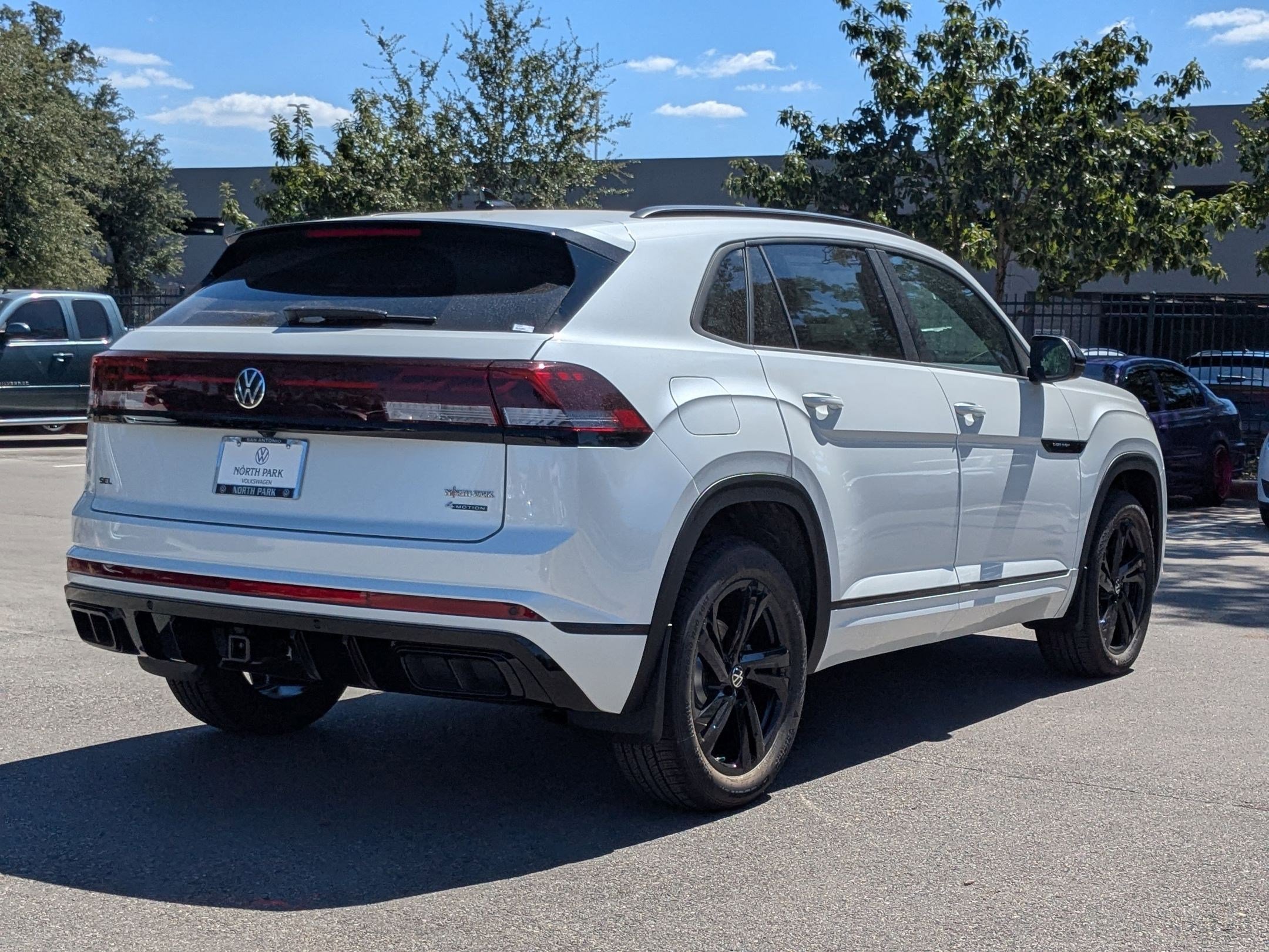 2026 Volkswagen Atlas Cross Sport SEL R-Line photo 2