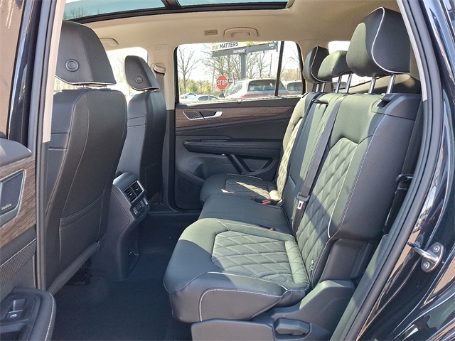 2025 Volkswagen Atlas SEL Premium R-Line photo 4