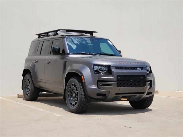 2025 Land Rover Defender 110 V8 photo 2