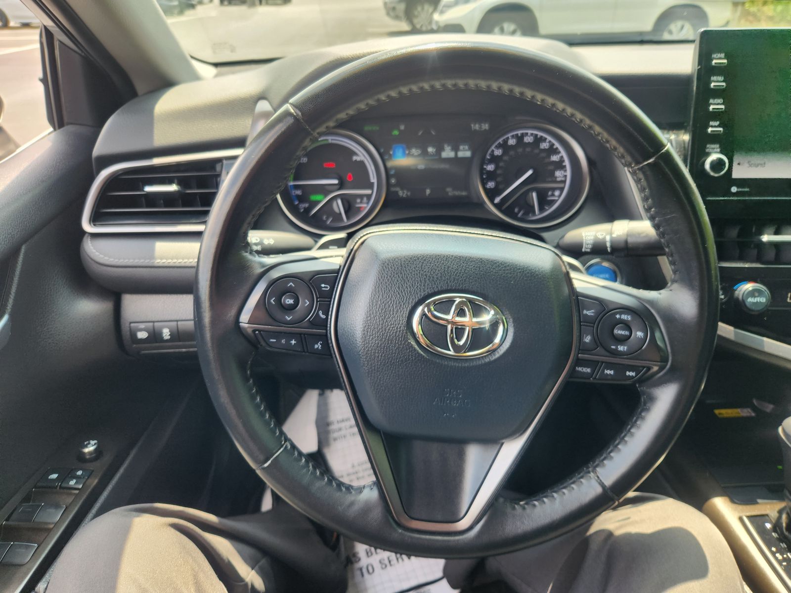2022 Toyota Camry Hybrid XSE photo 14