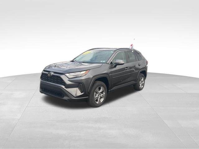 2024 Toyota RAV4 XLE's photo