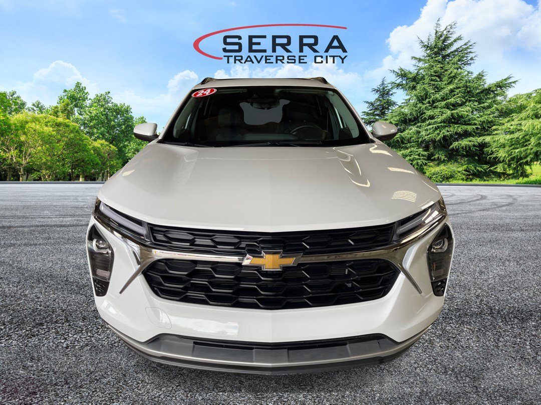 2024 Chevrolet Trax LT photo 2