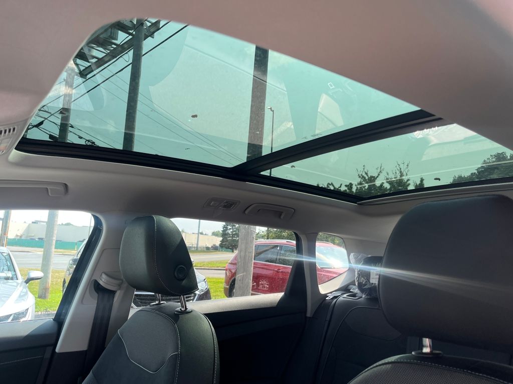 2025 Volkswagen Taos SE photo 16