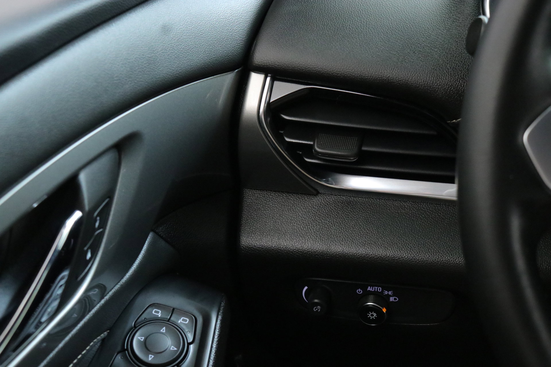 2023 Chevrolet Traverse Leather photo 16