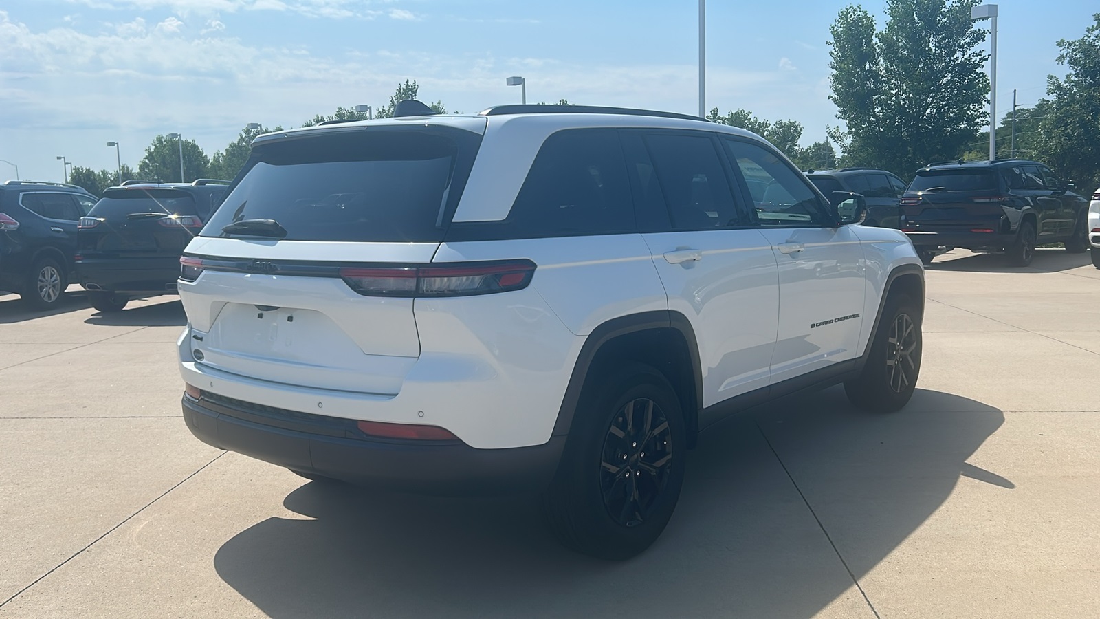 2024 Jeep Grand Cherokee Altitude X photo 3