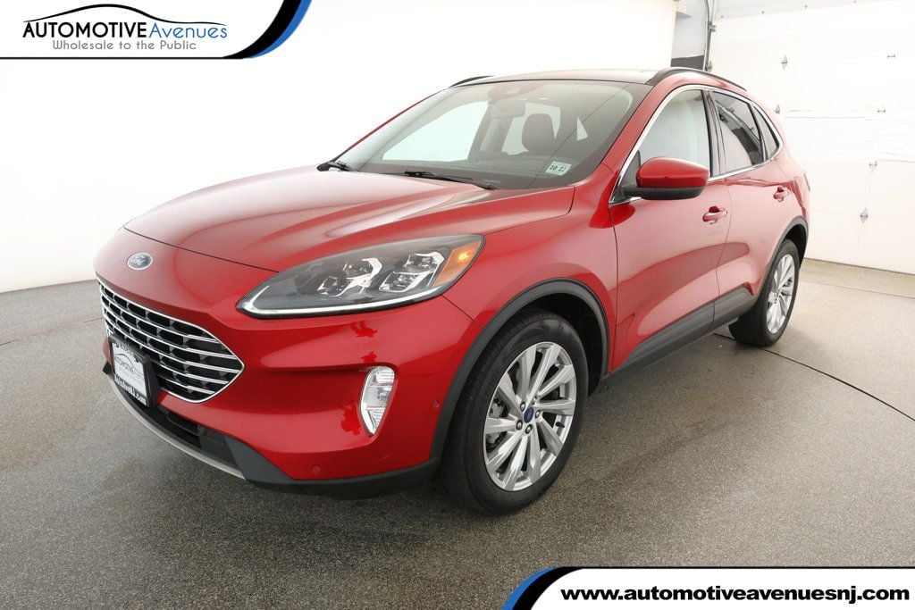 2022 Ford Escape Titanium's photo