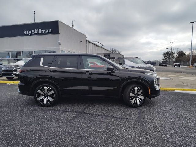 2025 Mitsubishi Outlander SE Ralliart photo 3