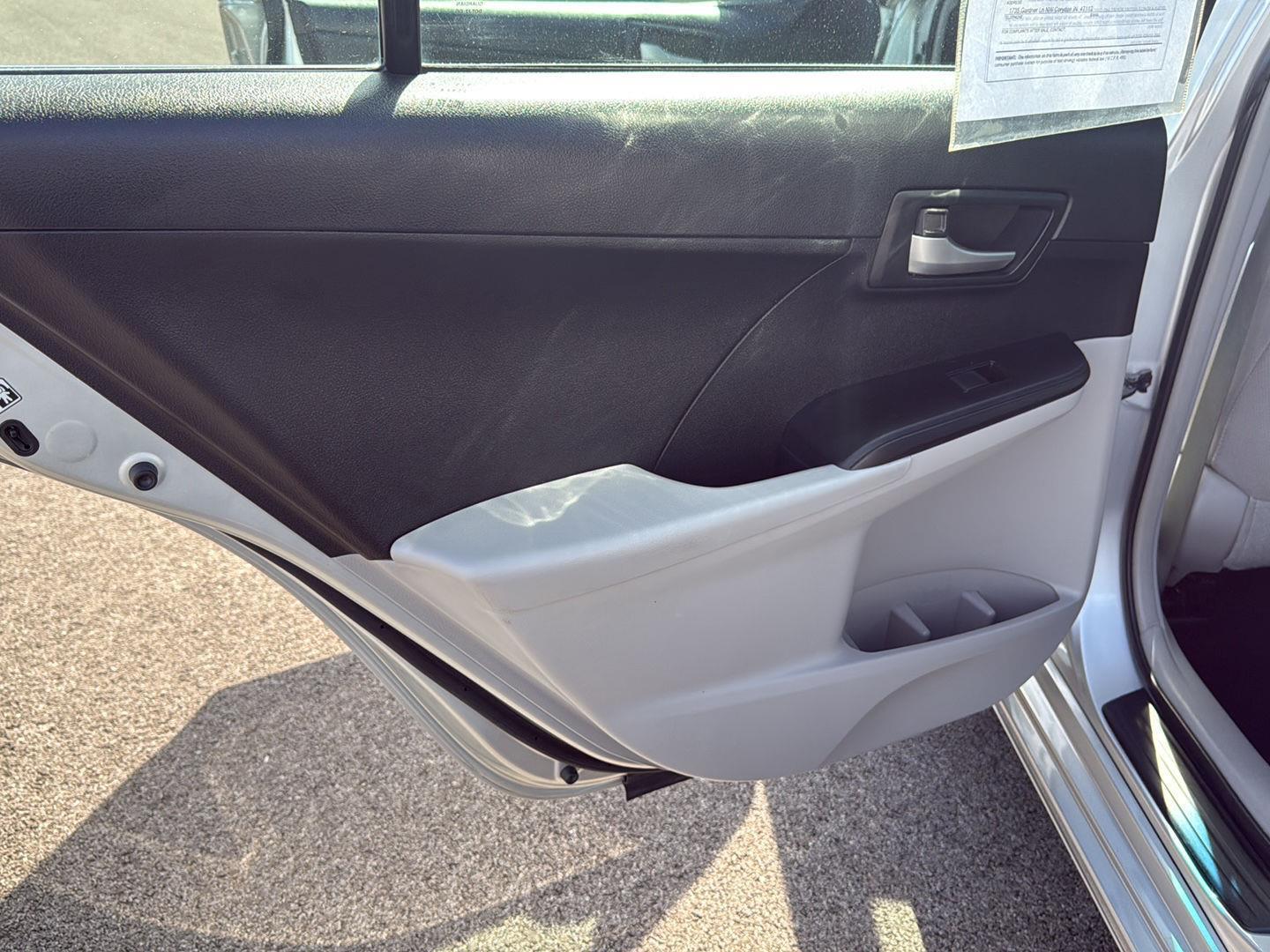 2014 Toyota Camry L photo 18