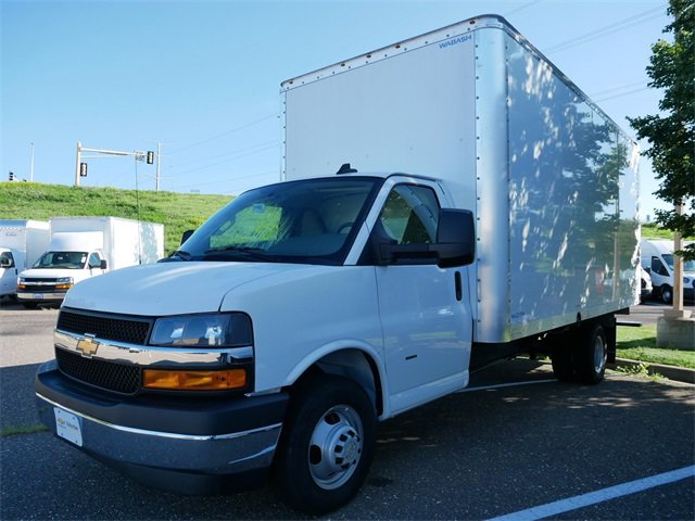 2025 Chevrolet Express Cutaway 3500 photo 3
