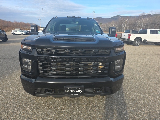 2023 Chevrolet Silverado 2500HD Custom photo 2