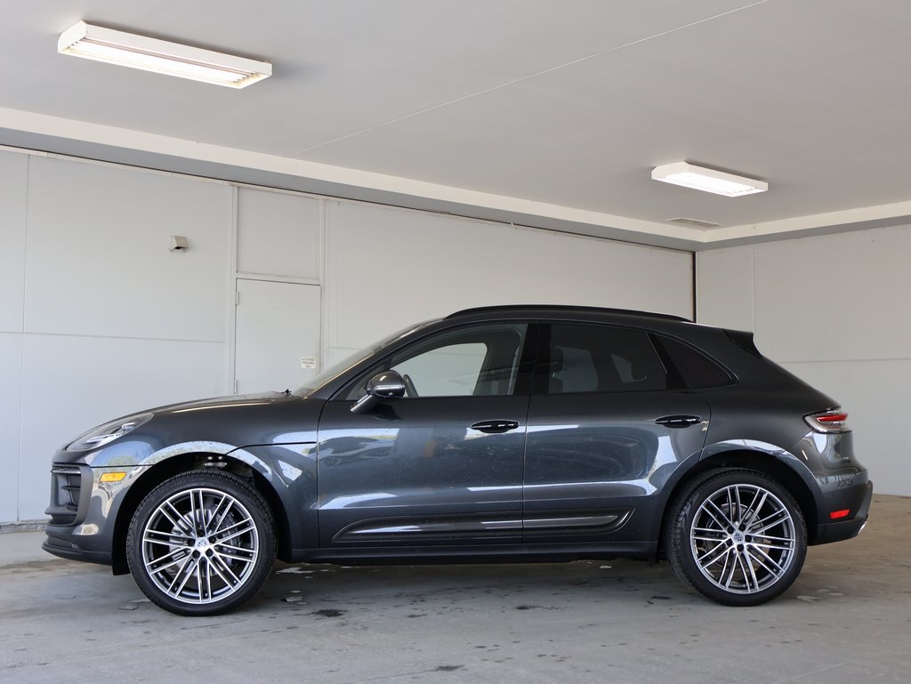 2024 Porsche Macan T photo 2