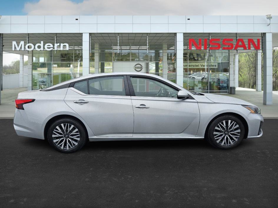 2023 Nissan Altima 2.5 SV photo 3