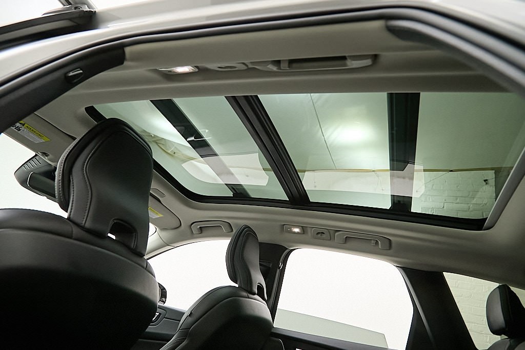 2023 VOLVO XC60 - Image 23