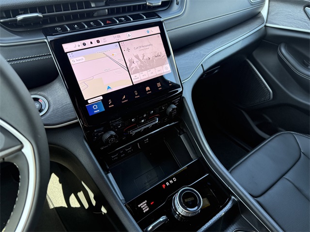 2025 Jeep Grand Cherokee Limited photo 17