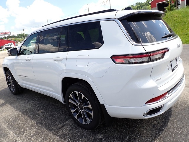 2025 Jeep Grand Cherokee Overland photo 2