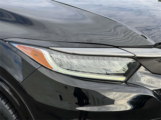 2019 Honda HR-V Touring photo 2