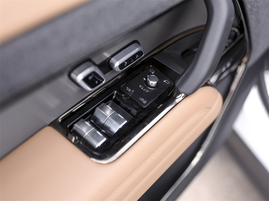 2025 Land Rover Range Rover Sport SE photo 21