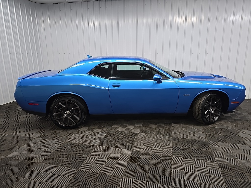 2016 Dodge Challenger SXT Plus photo 2
