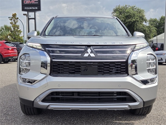 2025 Mitsubishi Outlander SE photo 2