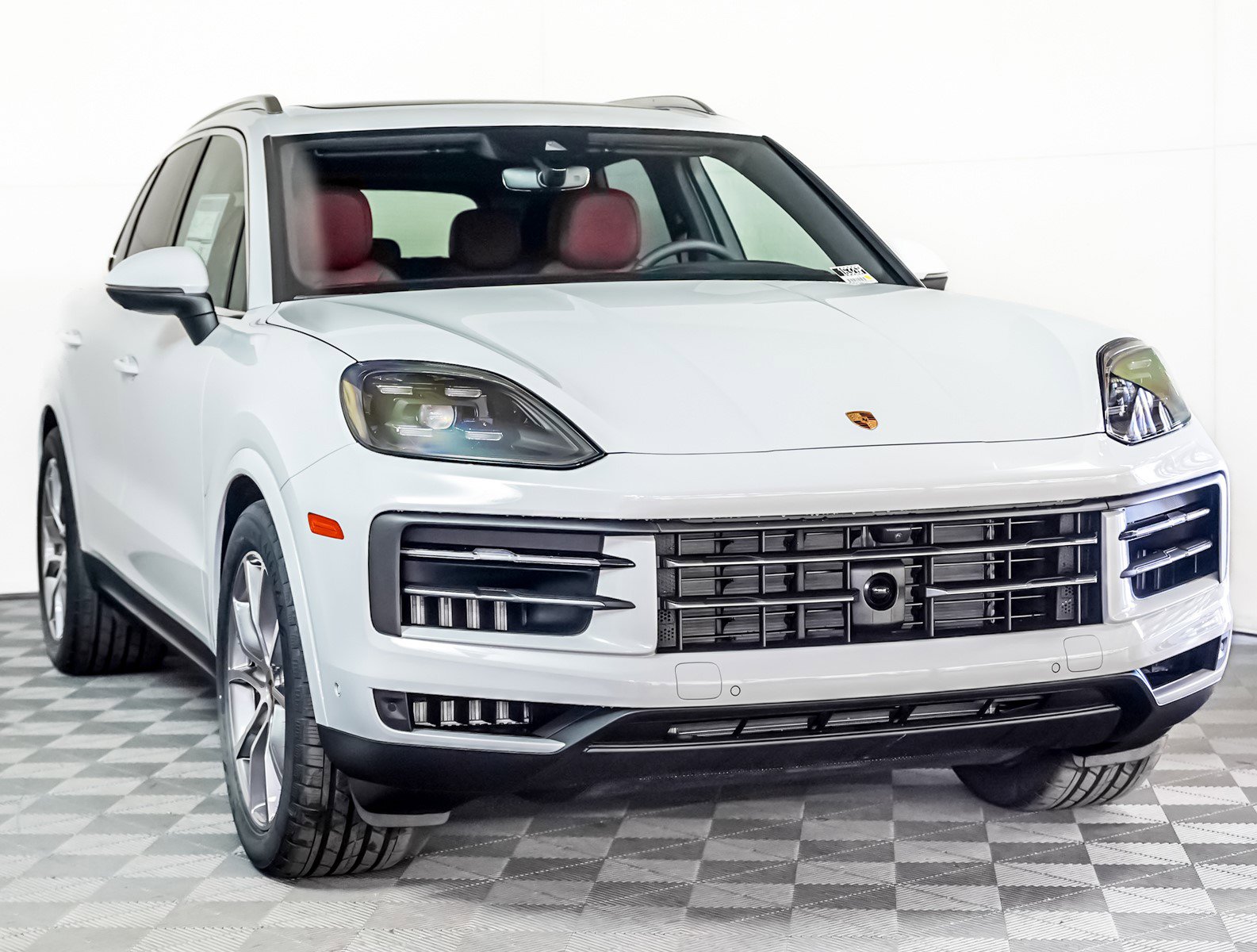 2025 Porsche Cayenne photo 8