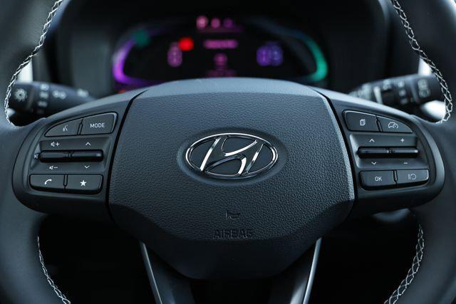 2025 Hyundai Venue SEL Limited photo 9