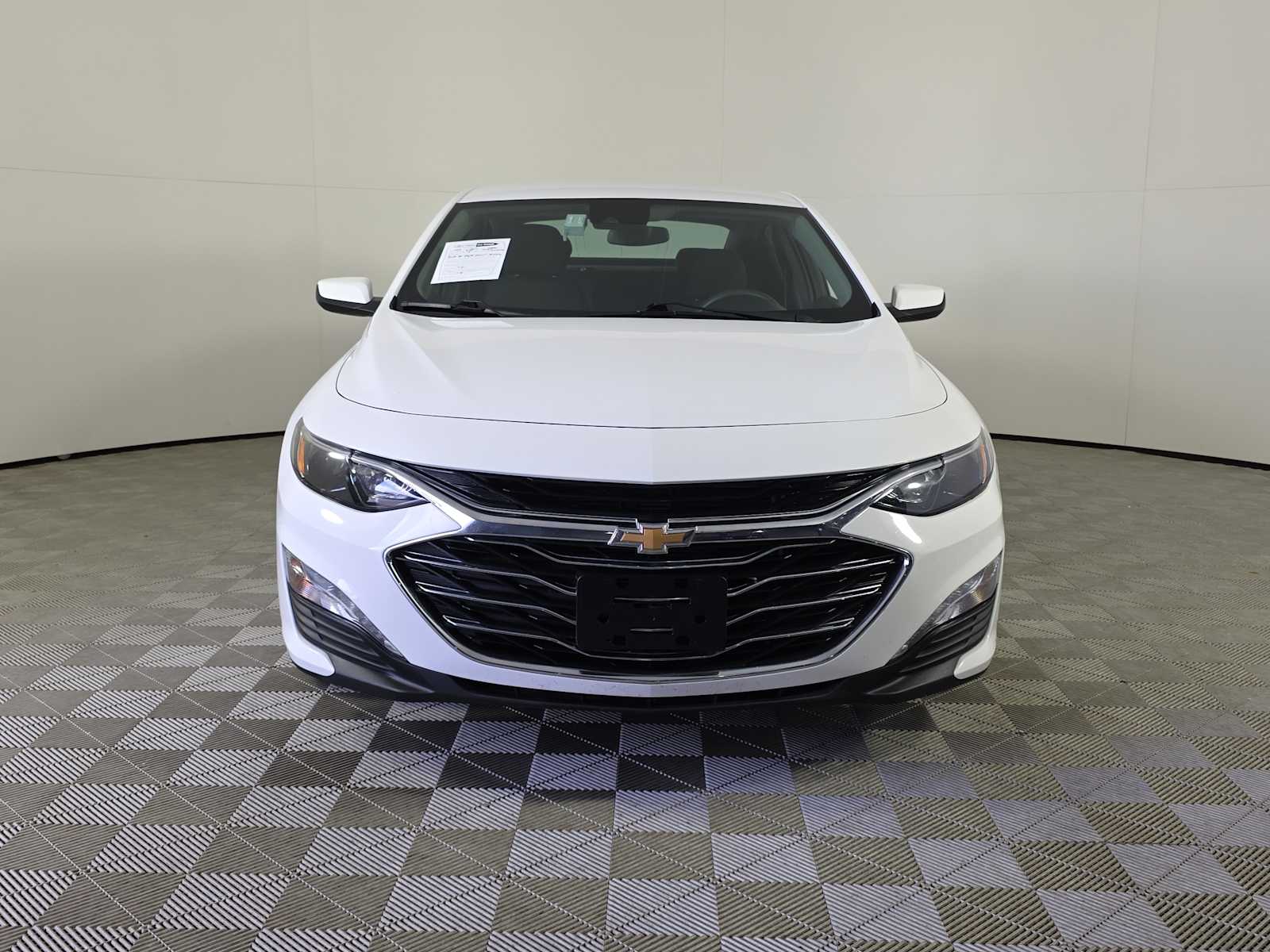 2024 Chevrolet Malibu 1LT photo 2