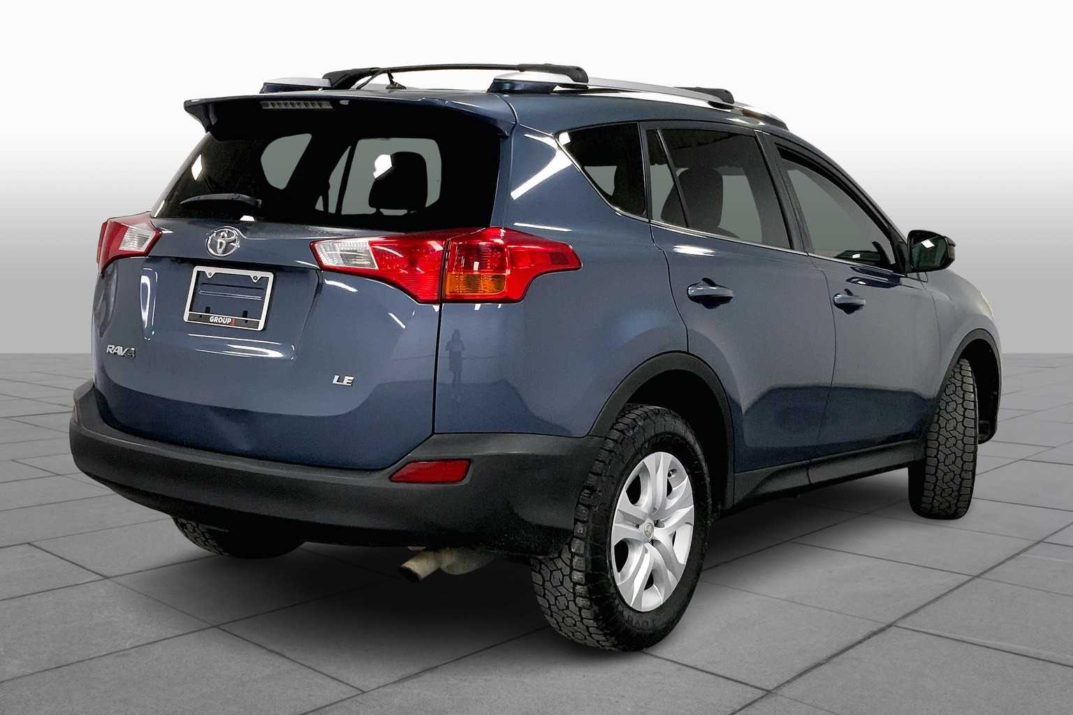 2013 Toyota RAV4 LE photo 10