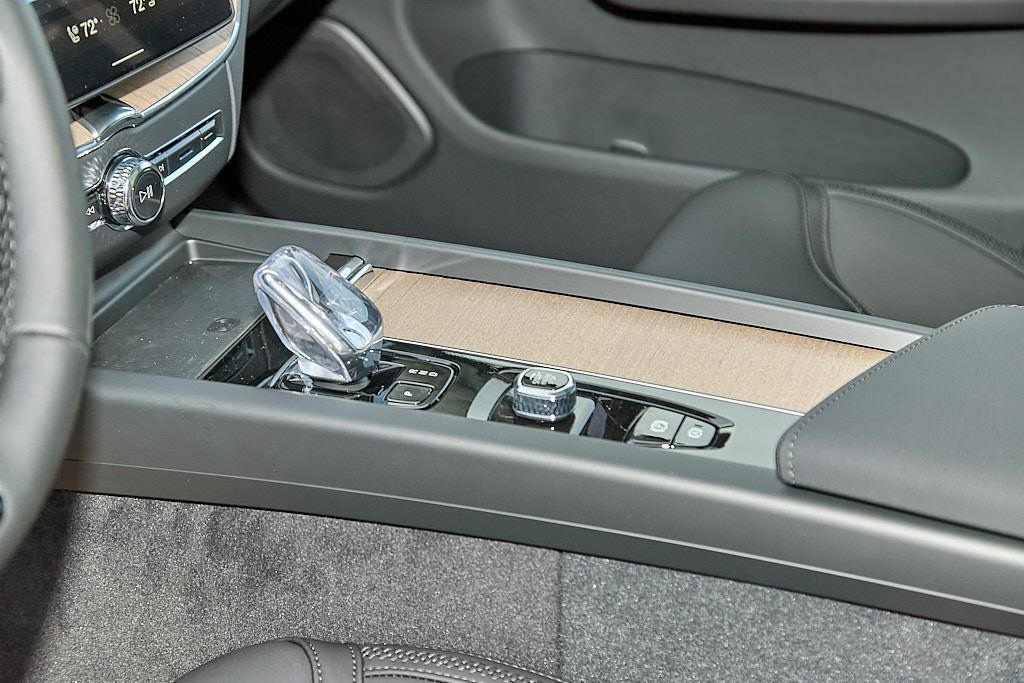 2026 VOLVO XC60 - Image 14