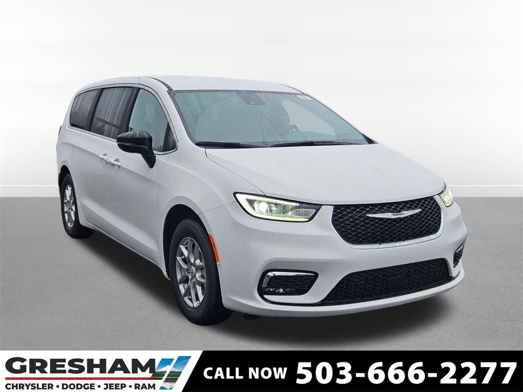 2026 Chrysler Pacifica Select's photo