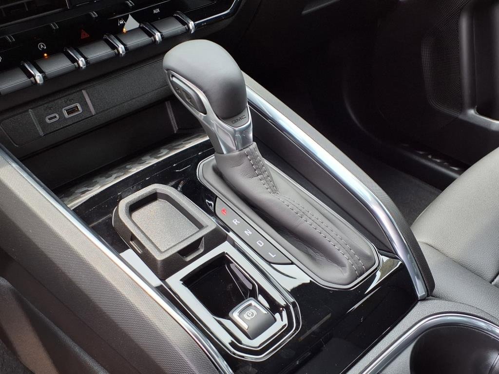 New 2025 Onyx Black GMC Elevation image 16